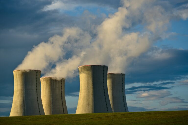 非水冷却炉とSMRへのIAEA安全基準の適用可能性に関する新出版物